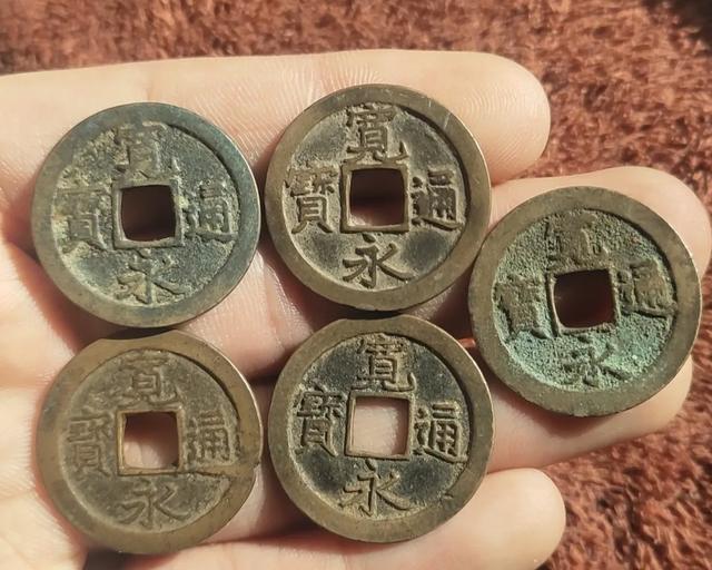 你们玩裸币还是盒子币<strong></p>
<p>币安币商</strong>?